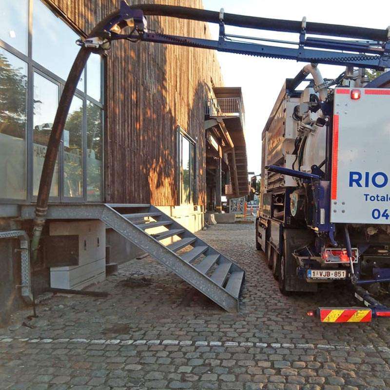 Rio Service - professionele rioleringsdienst - reinigen, putten ruimen, septische put, regenput, beerput, lekken, reukhinder, preventief reinigen